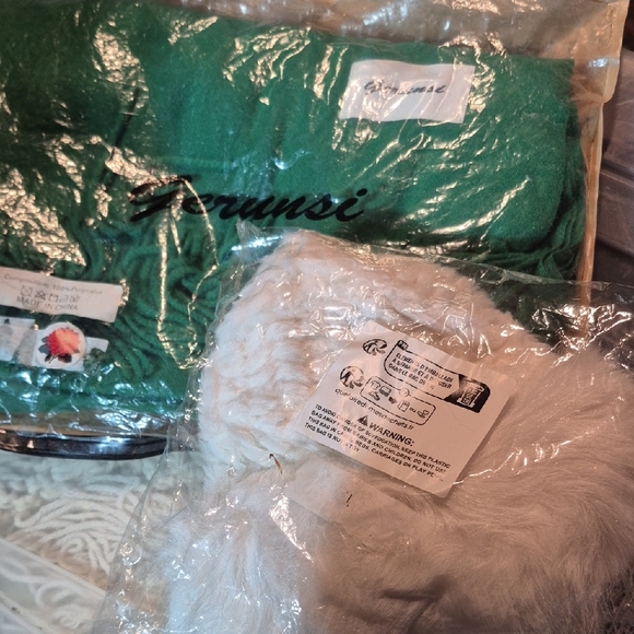 Elegant Green Scarf and White Hat Set - Picture 7 of 7